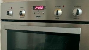 How do you reset a Zanussi oven